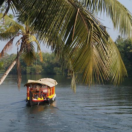 Blue Lake Villa Kollam Buitenkant foto