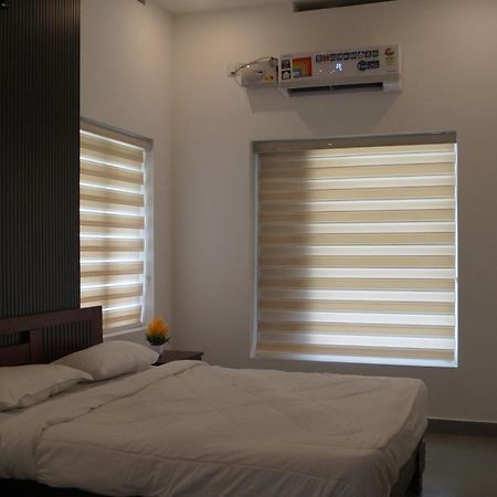 Blue Lake Villa Kollam Buitenkant foto