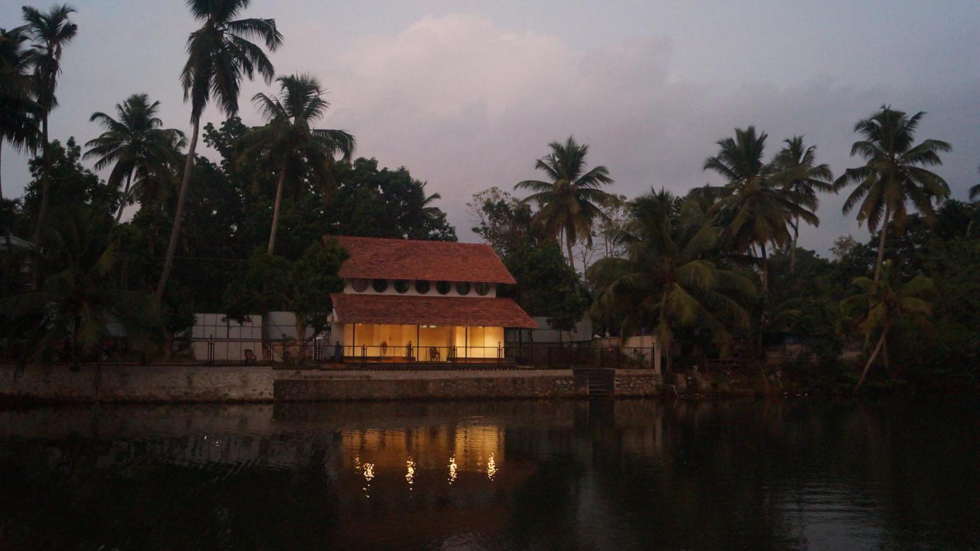 Blue Lake Villa Kollam Buitenkant foto