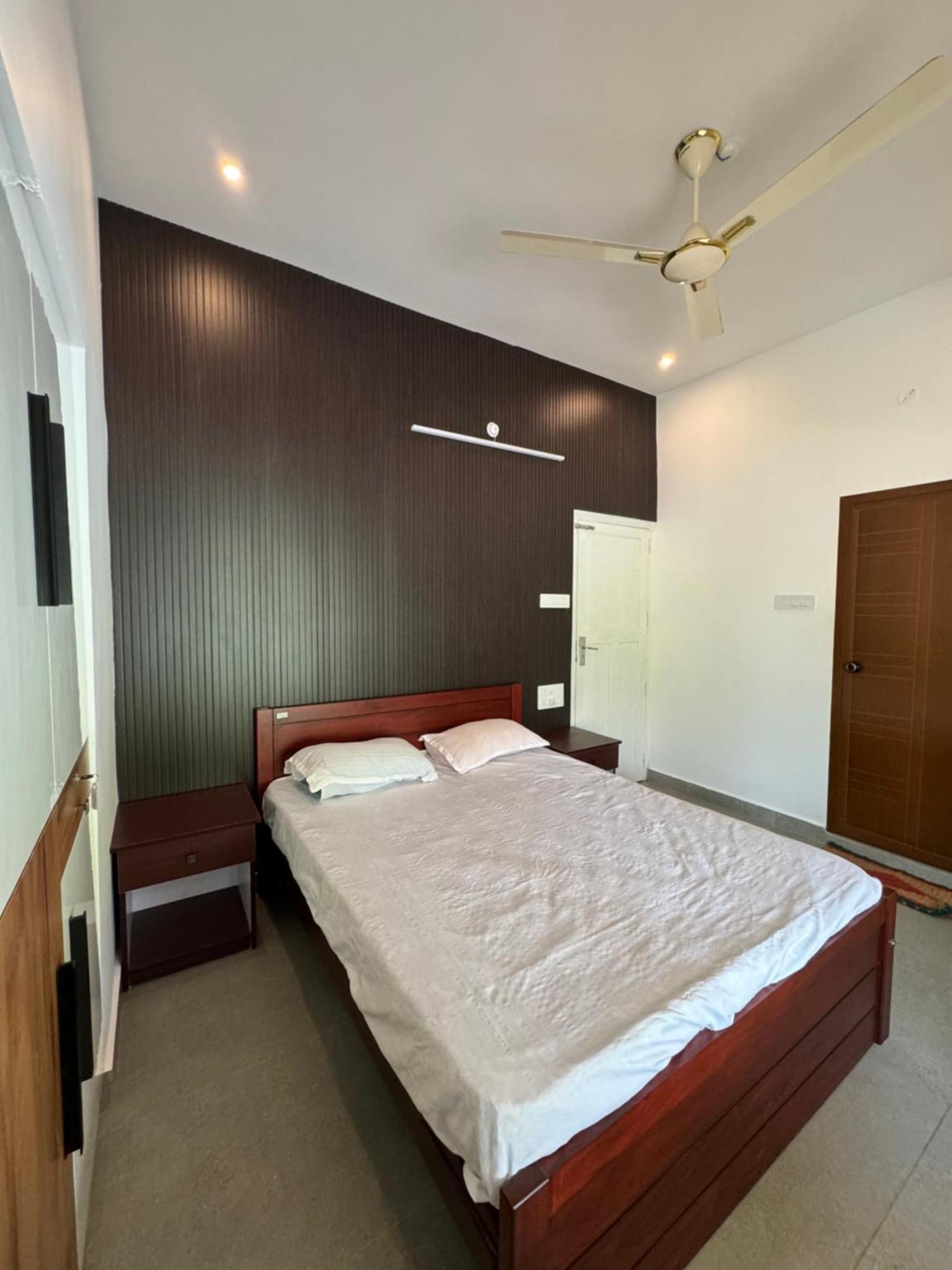Blue Lake Villa Kollam Buitenkant foto